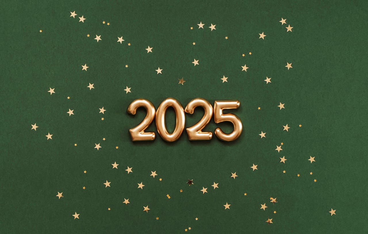 Las personas realizan rituales para recibir el Año Nuevo debido a una combinación de factores.