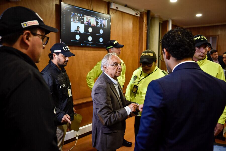 El Tribunal Superior de Bogotá dio orden de captura a los exministros Ricardo Bonilla, quien asistió de manera presencial, y Luis Fernando Velasco, de forma virtual, por los presuntos actos de corrupción dentro de la Unidad de Gestión de Riesgo (UNGRD). (Colprensa- Cristian Bayona).