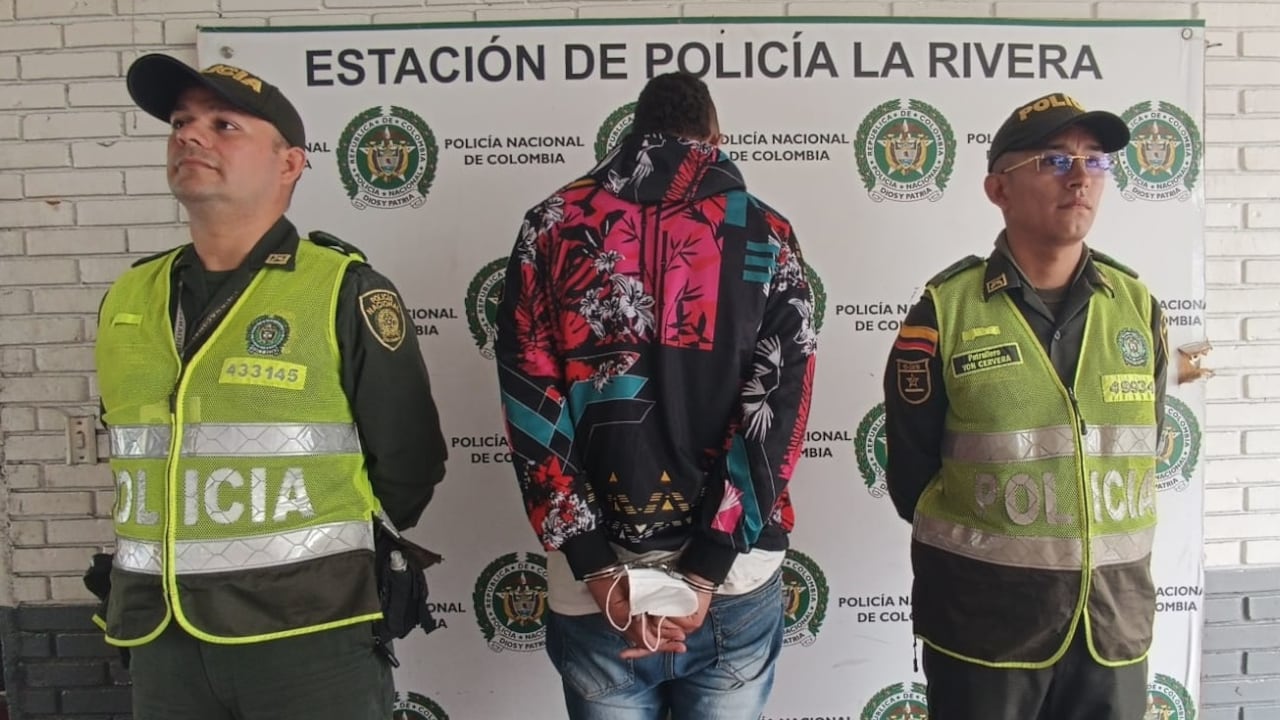 El ladrón capturado deberá responder por dos delitos.