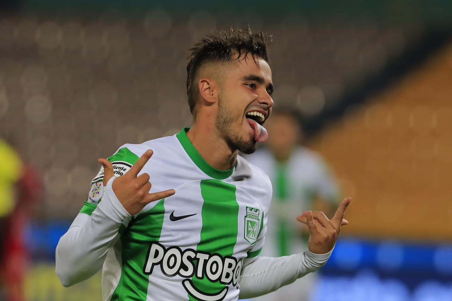 Tomás Ángel celebrando un gol frente a América en el Atanasio Girardot.