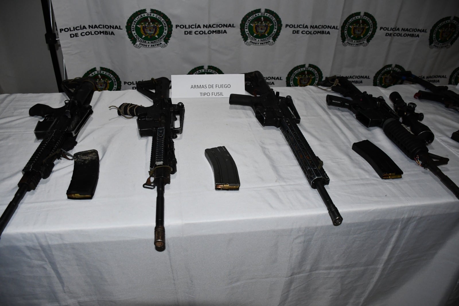 Fusiles decomisados durante operación en el Guaviare contra las disidencias de las Farc.