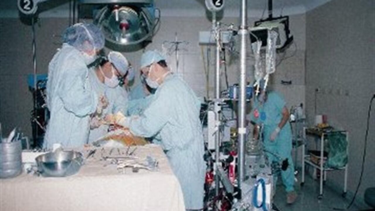 La revista Canadian Medical Association Journal en un editorial asegura que un médico cansado en la sala de operaciones puede pasarle factura al paciente.