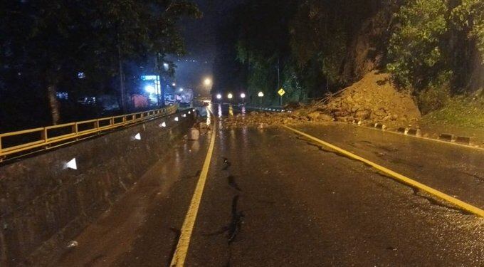 Cierres en la vía Bogotá–Villavicencio por deslizamientos.