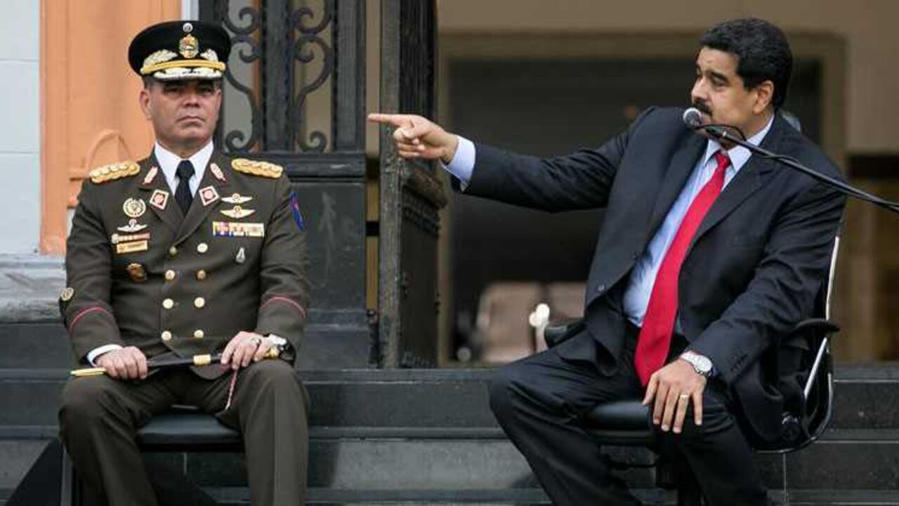 Vladimir Padrino, ministro de Defensa y Nicolás Maduro, presidente de Venezuela.