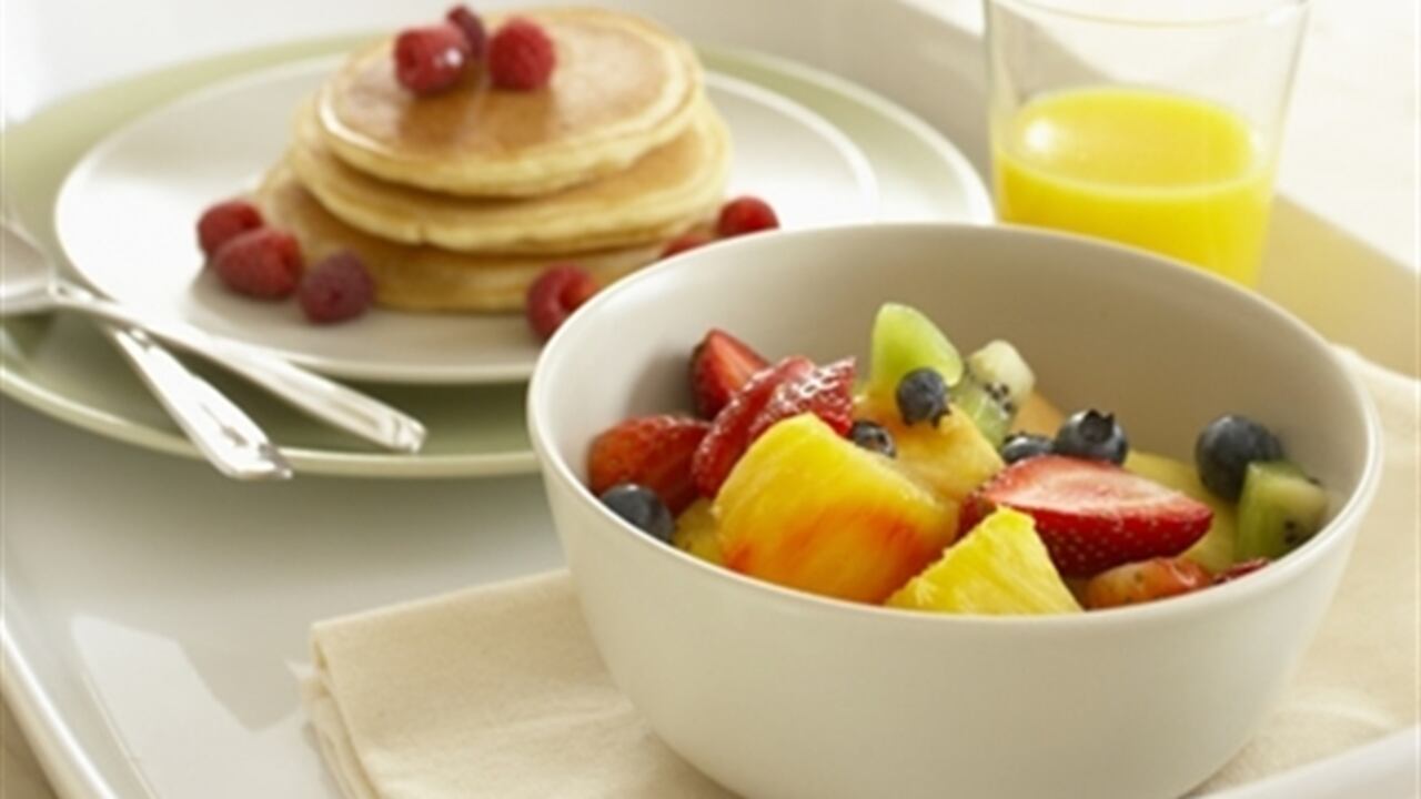 Existen otras recomendaciones para mantener este órgano sano y es tener una dieta balanceada y saludable, limitar el la sal y el azúcar.