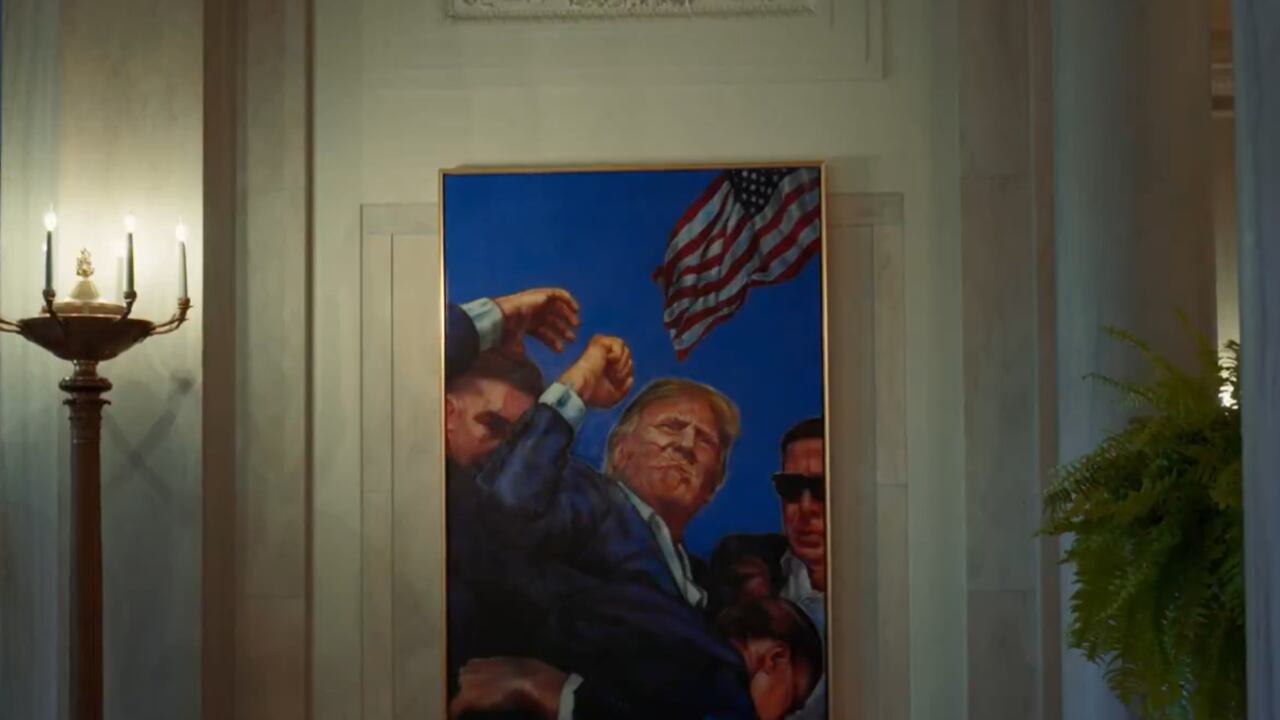 La Casa Blanca colocó un cuadro del atentado a Donald Trump en el vestíbulo donde antes estaba la fotografía de Barack Obama.