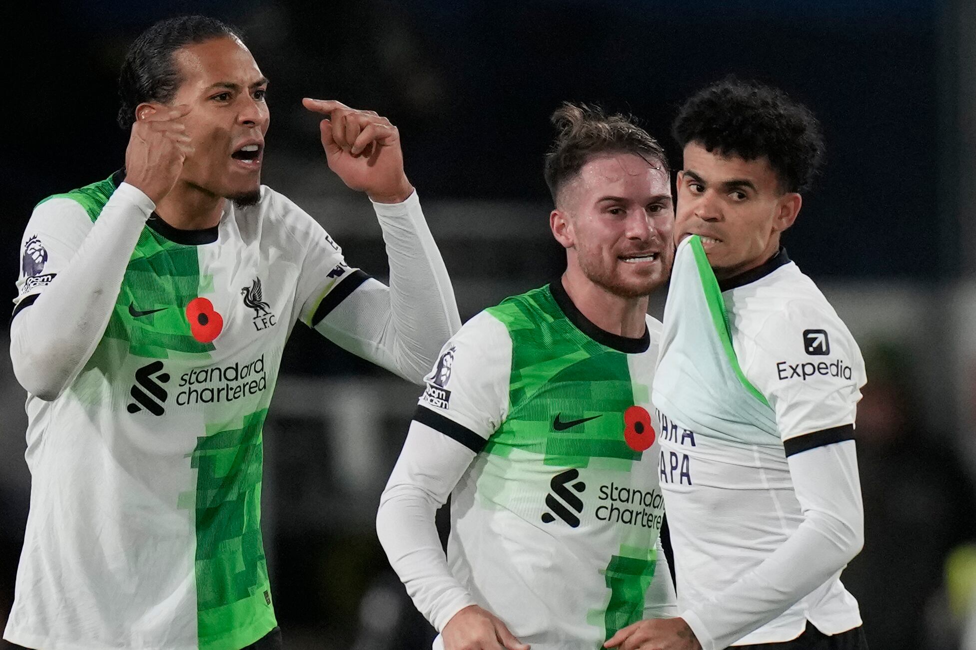 Luis Díaz del Liverpool celebra después de anotar el primer gol de su equipo durante el partido de fútbol de la Liga Premier inglesa entre Luton Town y Liverpool, en Kenilworth Road, en Luton, Inglaterra, el domingo 5 de noviembre de 2023. Luis Díaz ha regresado al equipo de Liverpool para su primer ministro. Partido de liga contra el Luton con su padre aún desaparecido tras ser secuestrado por un grupo guerrillero en Colombia. (Beca Alastair)