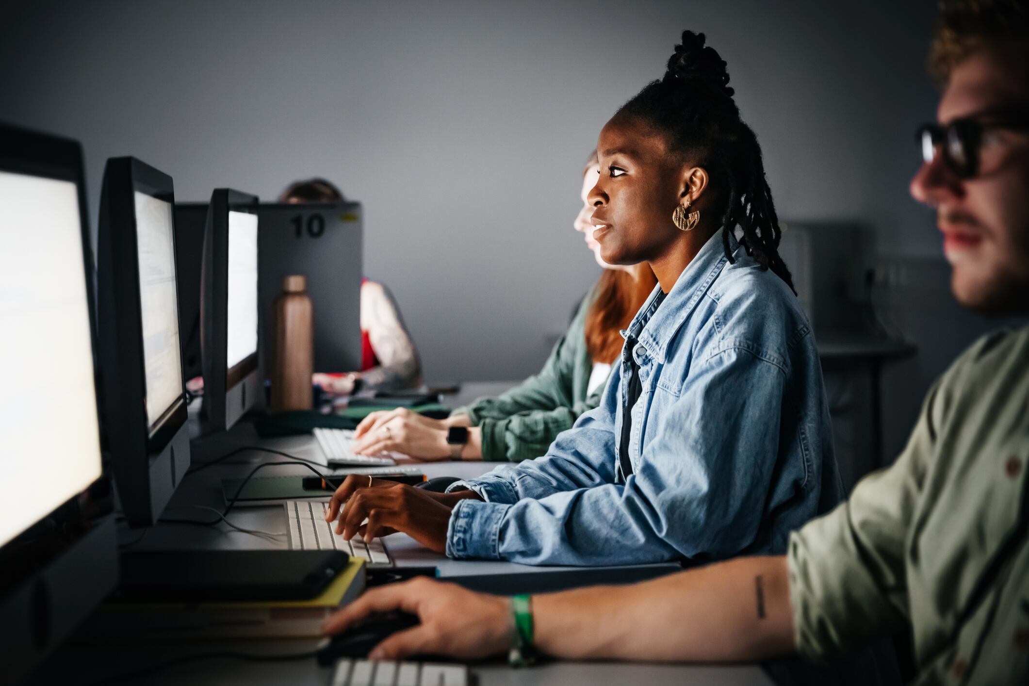 Supervisar el uso de ChatGPT y priorizar evaluaciones presenciales, entre los consejos de este docente.