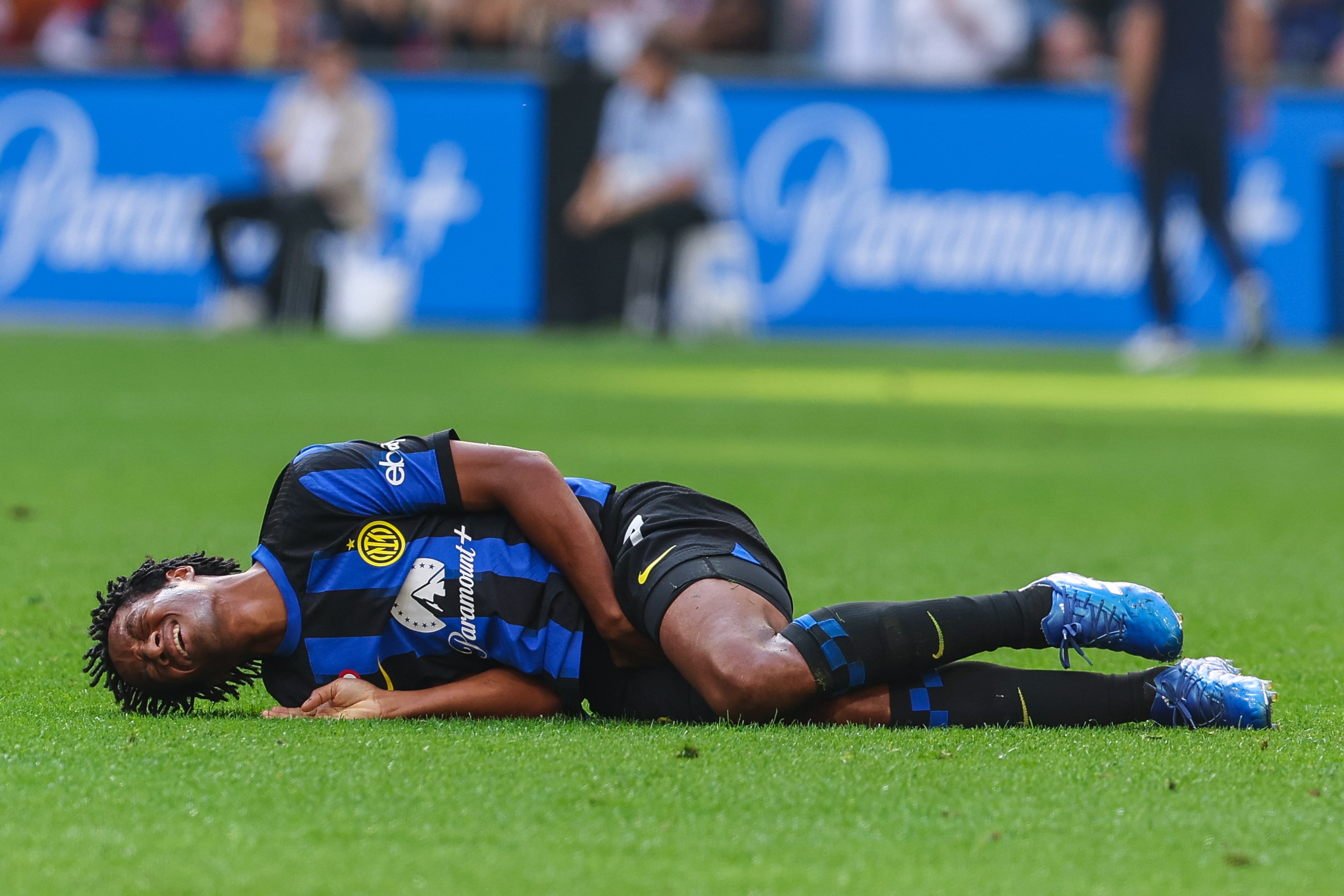 MILAN, ITALY - 2023/10/07: Juan Cuadrado of FC Internazionale injured during the Serie A 2023/24 football match between FC Internazionale and Bologna FC at Giuseppe Meazza Stadium. Final score Inter 2:2 Bologna. (Photo by Fabrizio Carabelli/SOPA Images/LightRocket via Getty Images)