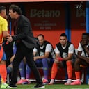 James Rodríguez con Néstor Lorenzo en medio de un juego por Copa América 2024