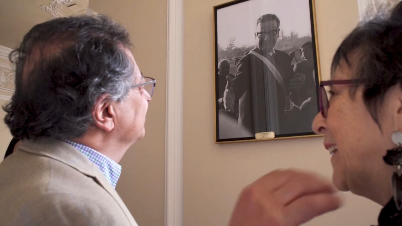 Gustavo Petro y el retrato Salvador Allende