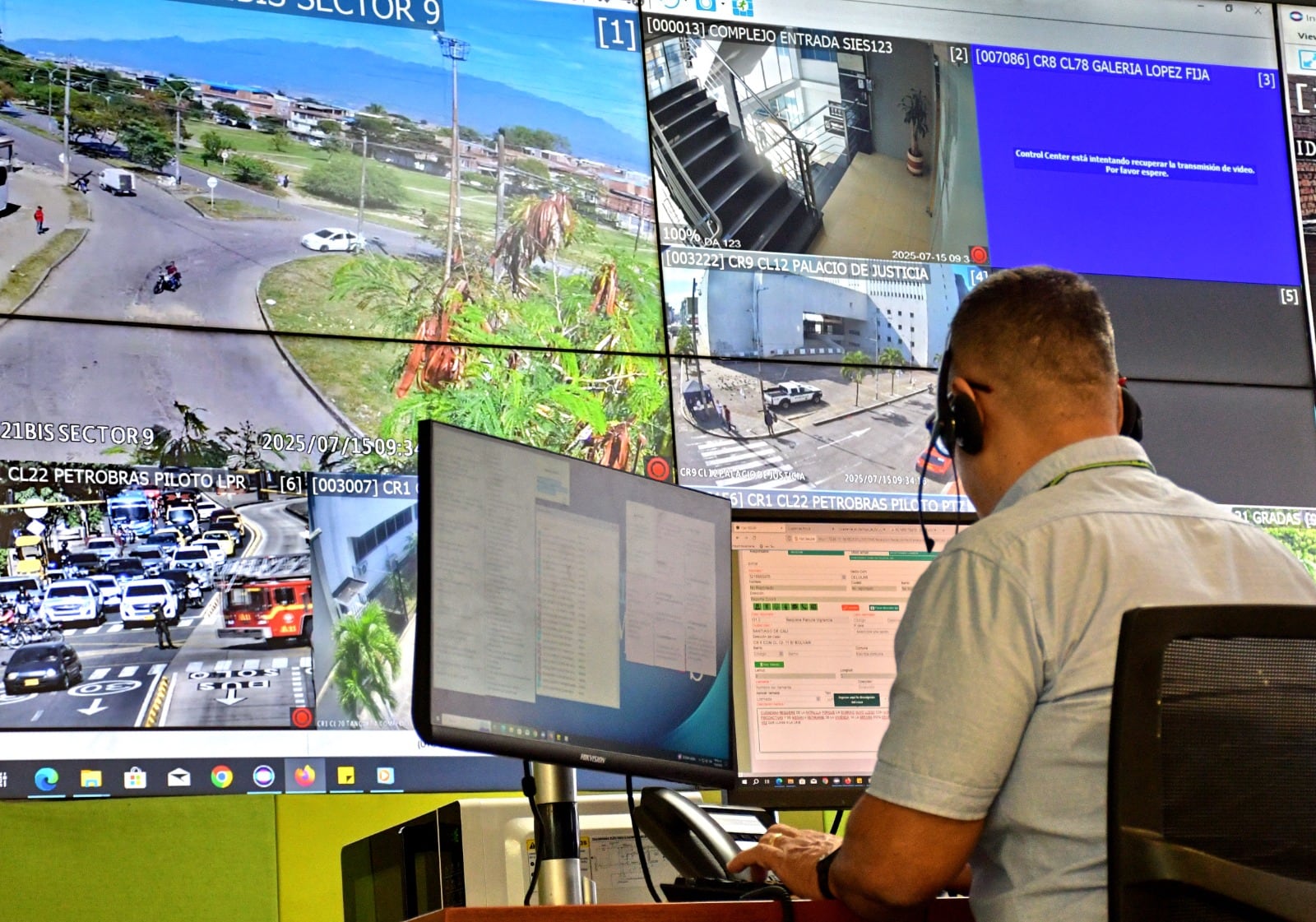 Actualmente, 25 expolicías hacen parte de Héroes por Vocación, de la Alcaldía de Cali, atendiendo las llamadas que ingresan a la línea nacional de emergencias 123.