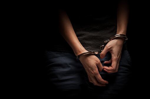 La detención de Tello se produjo horas después gracias a que quedó grabado en las cámaras de vigilancia de la zona y a que en el momento del procedimiento policial llevaba todavía la misma ropa cuando se presentó el hecho.