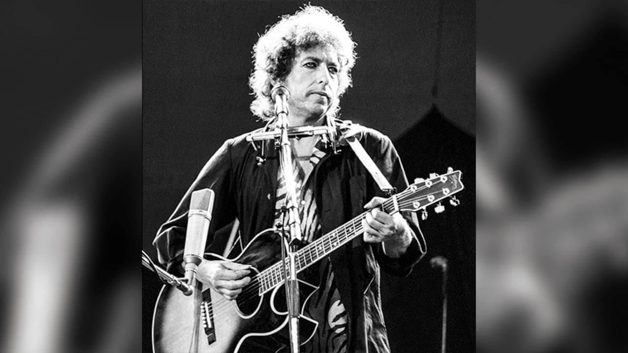 Bob Dylan, reconocido poeta y músico estadounidense, comenzó a escribir canciones en los años sesenta, cuando tenía 21. Su último álbum salió este año.