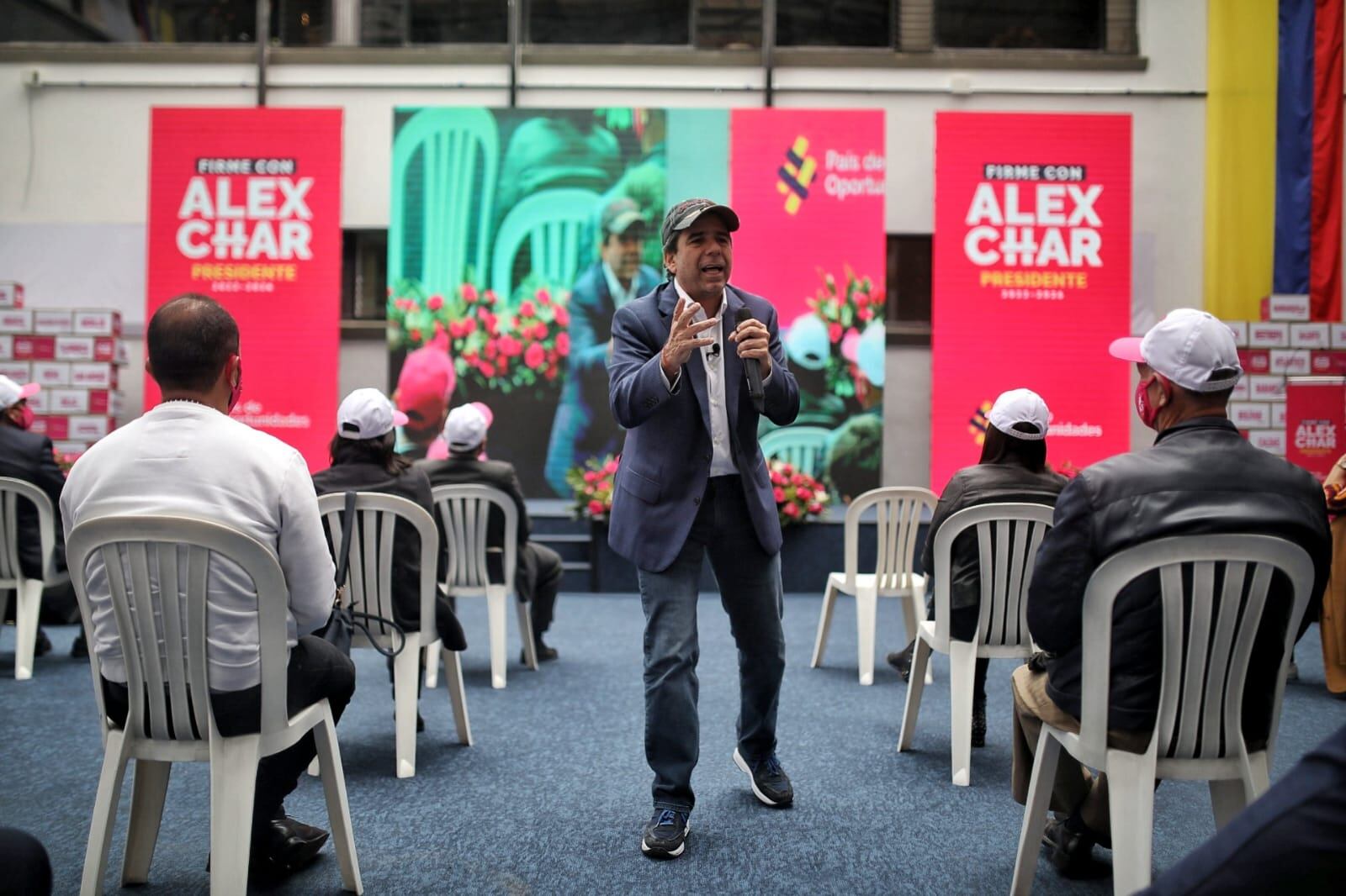 ALEX CHAR ENTREGA FIRMAS EN LA REGISTRADURIA