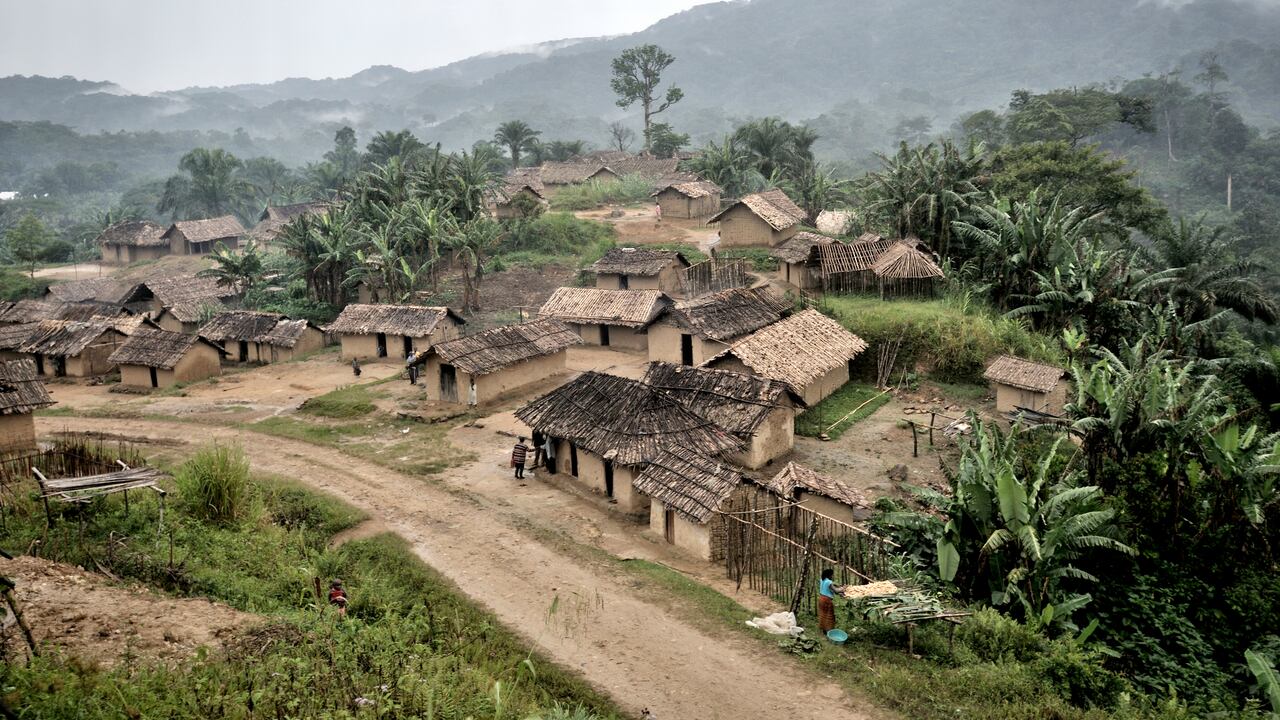 Luvungi was attacked and mass rapes were conducted by the FDLR in 2010. The region in the eastern Democratic Republic of Congo was the scene of much fighting during the Second Congo War and is still during the Kivu conflict. Fighting between the government army, the Democratic Forces for the Liberation of Rwanda (FDLR) rebels and renegade troops still takes place. | Location: Luvungi, Dem. Rep. Kongo.
