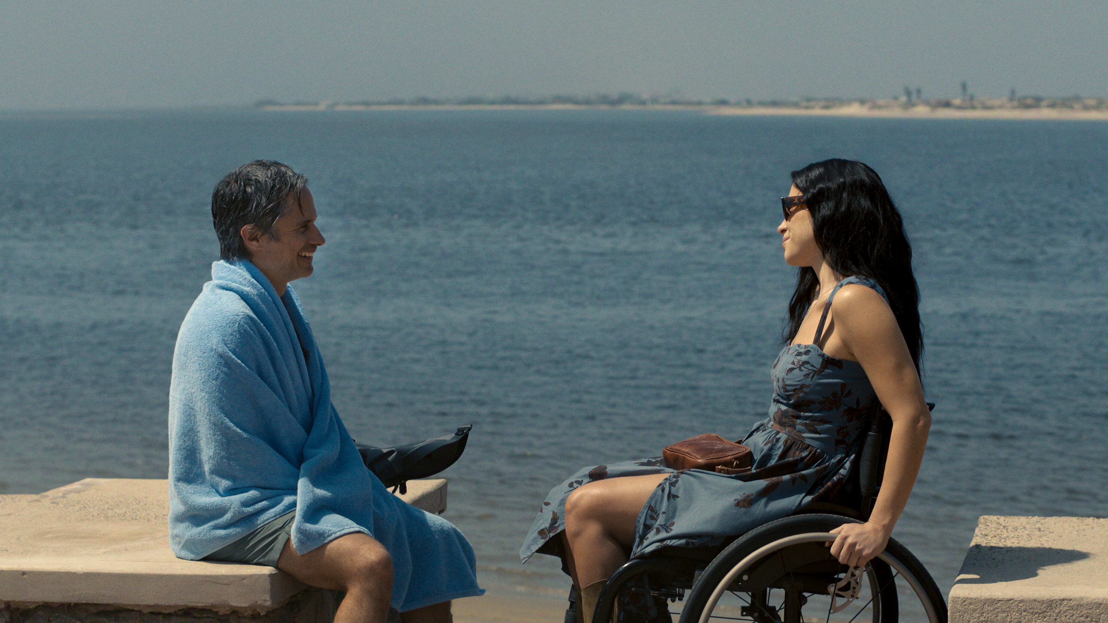 María José Cano, interpretada por Paulina Dávila, cariñosamente apodada 'Santita', abandonó al amor de su vida en el altar. Dos décadas después, el inesperado regreso del hombre con el que no se casó la obliga a afrontar las consecuencias de sus actos