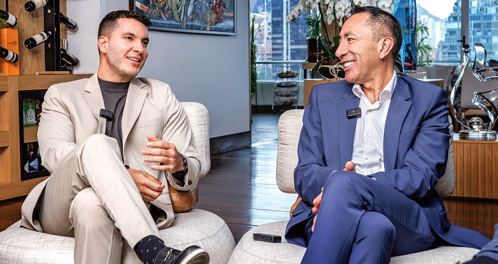 Ricardo Roa y su pareja, Julián Caicedo, recibieron a SEMANA en su apartamento, controvertido por el precio y una supuesta millonaria remodelación.