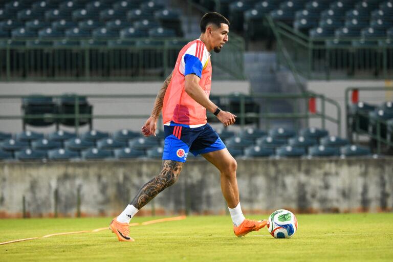 Daniel Muñoz durante el primer entrenamiento de la Selección Colombia en Orlando.
