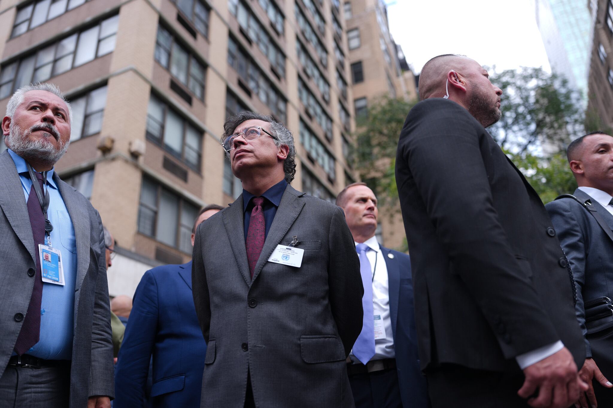El presidente, Gustavo Petro, caminando por las calles de Nueva York (Estados Unidos), el 22 de septiembre de 2025. Lo acompañó Angie Rodríguez, directora del Departamento Administrativo de la Presidencia (Dapre), además de su esquema de seguridad