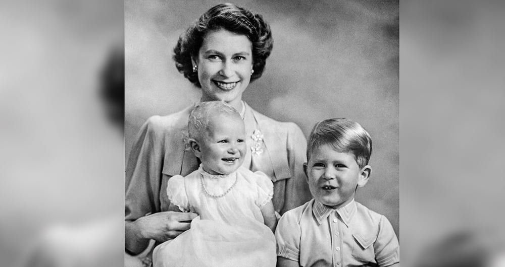  Para 1951, la duquesa de Edimburgo había traído al mundo a dos de su cuatro hijos, los príncipes Carlos y Ana. 