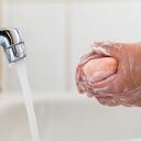 Lavarse las manos con jabón es clave para evitar la propagación de microbios.