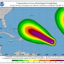 El huracán de categoría 5, se encontraba a 1.135 kilómetros (705 millas) de las Islas de Barlovento norteñas. Mostraba vientos de hasta 260 kilómetros por hora (160 millas por hora) y se desplazaba hacia el oeste-noroeste a 22 km/h (14 mph). Foto: NOAA