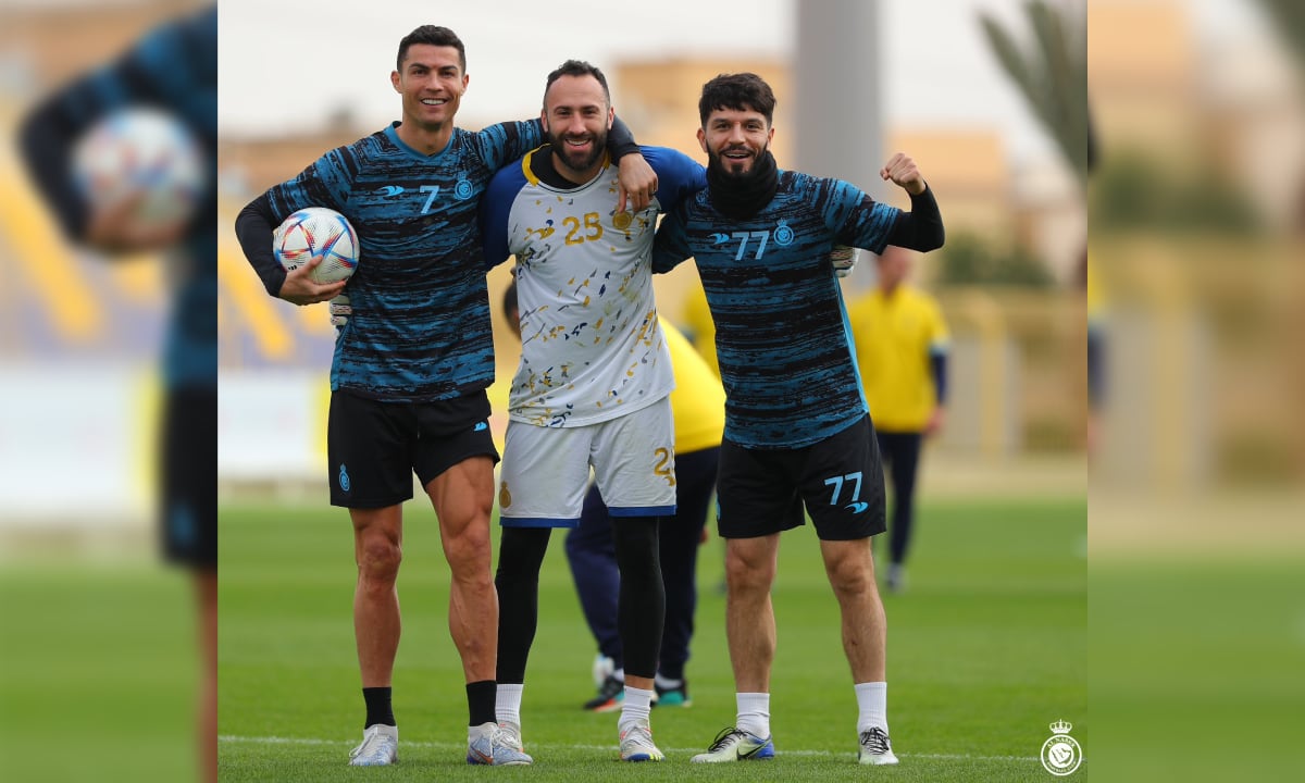 Cristiano Ronaldo y David Ospina. Foto: Twitter AlNassr FC (@AlNassrFC_EN)