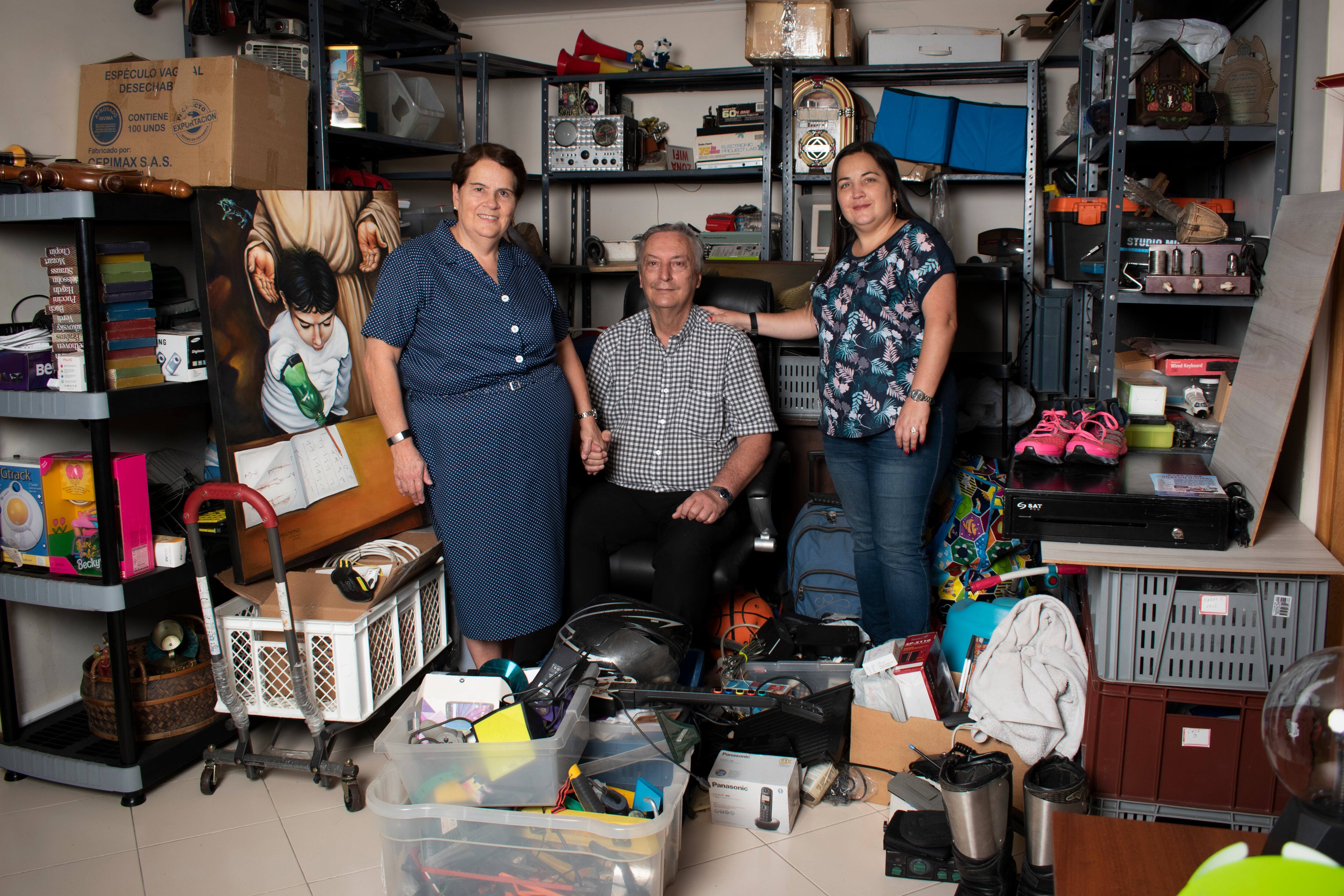 Margarita Rosa Posada y 
Óscar Betancur Giraldo, padres de Felipe Betancur, y su hermana, Adriana Betancur, se encargan de recibir y administrar las donaciones que llegan a esta oenegé para luego convertirlas en adaptaciones.