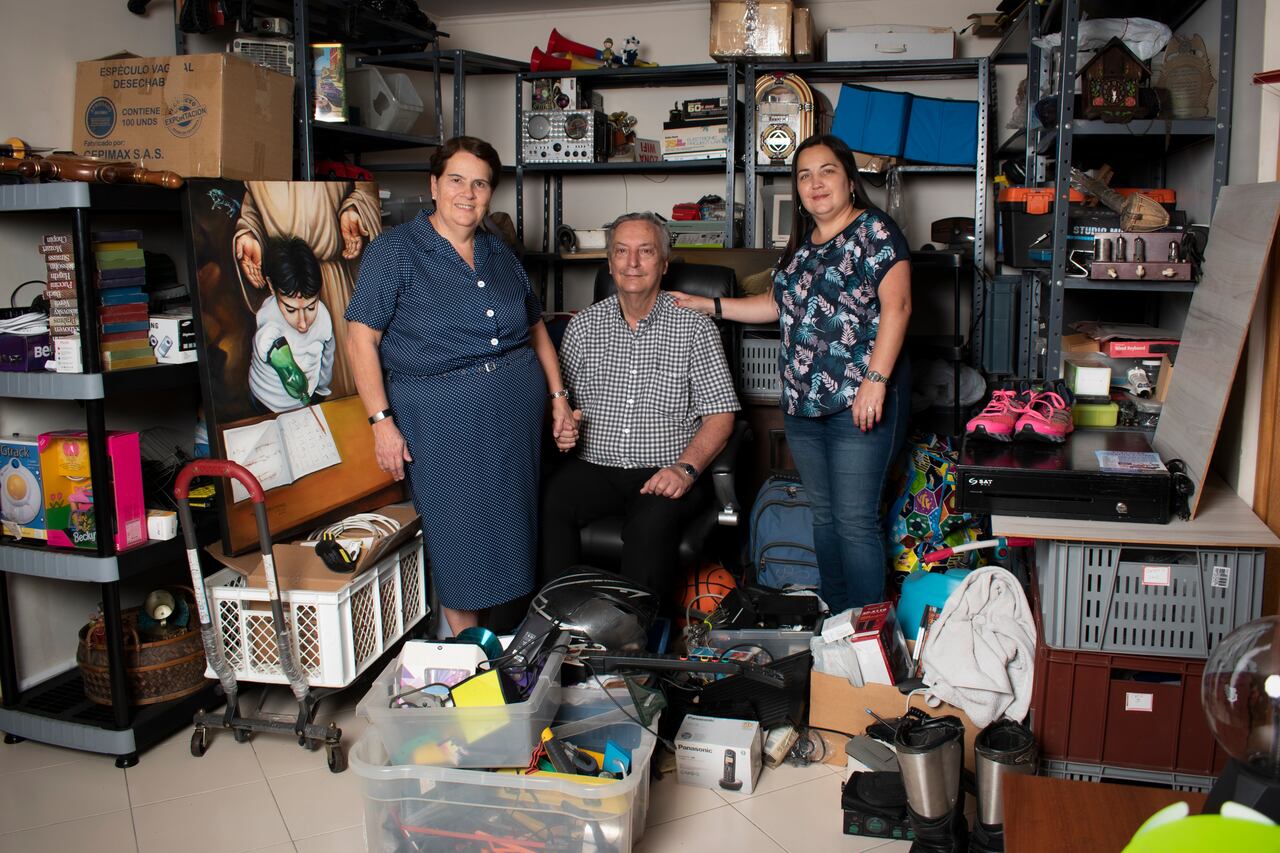 Margarita Rosa Posada y
Óscar Betancur Giraldo, padres de Felipe Betancur, y su hermana, Adriana Betancur, se encargan de recibir y administrar las donaciones que llegan a esta oenegé para luego convertirlas en adaptaciones.