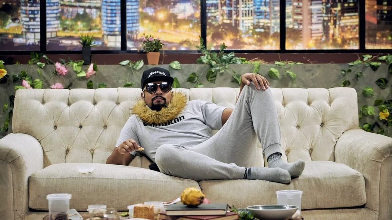 Las pintas de Estiwar G no conocen los límites. Sin embargo, nunca ha de faltarle el tapabocas, el peluche, la gorra y los tenis, los cuales siempre deben ser cómodos, por si toca correr.