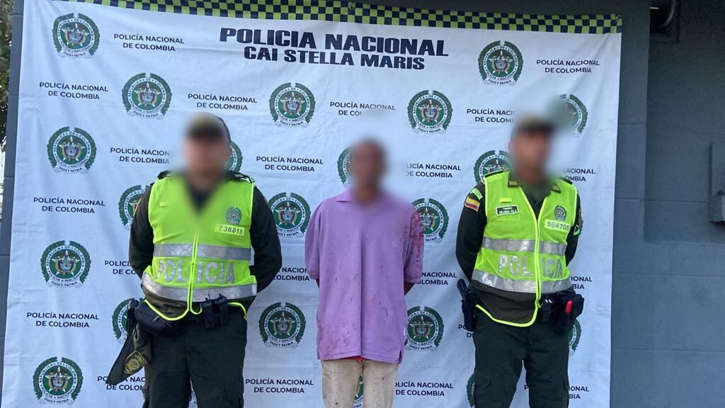 Este es el hombre capturado por manchar la muralla