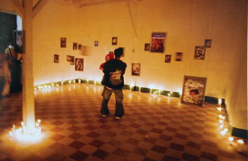En el municipio de Granada, Antioquia, hay prendas que aún esperan planchadas a su dueño, que no ha llegado. 