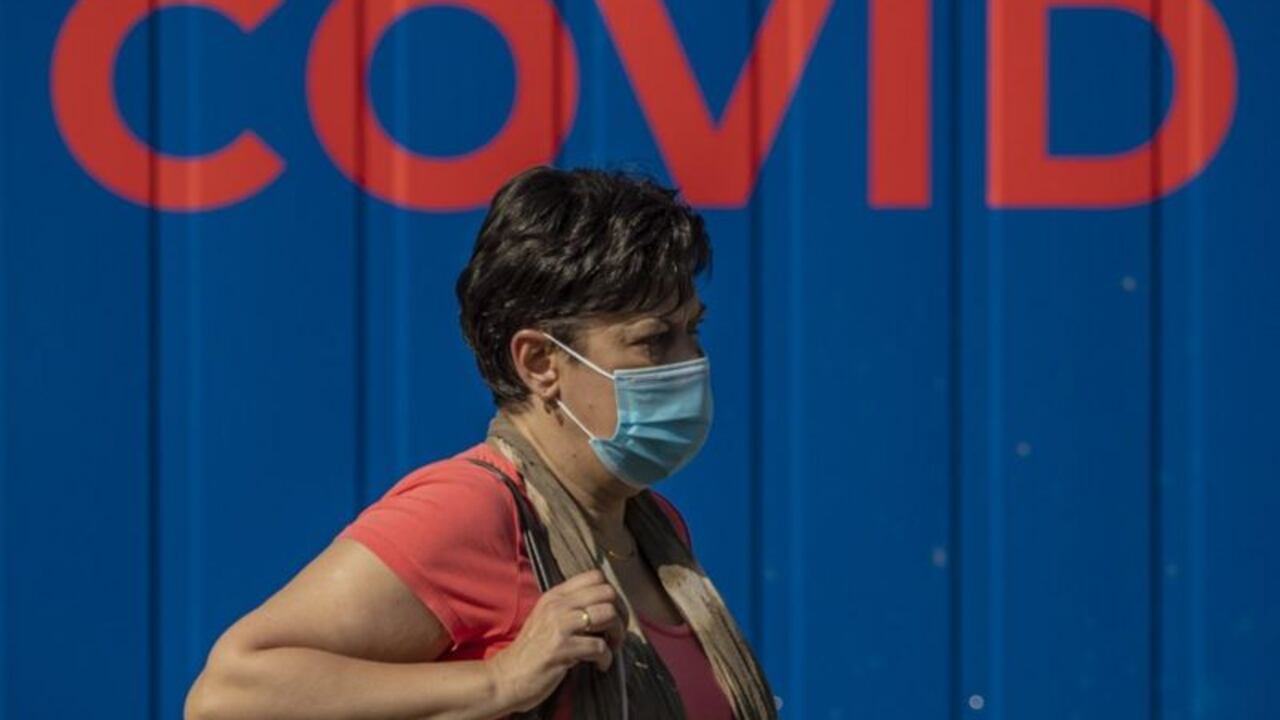 La OMS estima que se necesita que un 80% de la población esté vacunada para contener la pandemia.