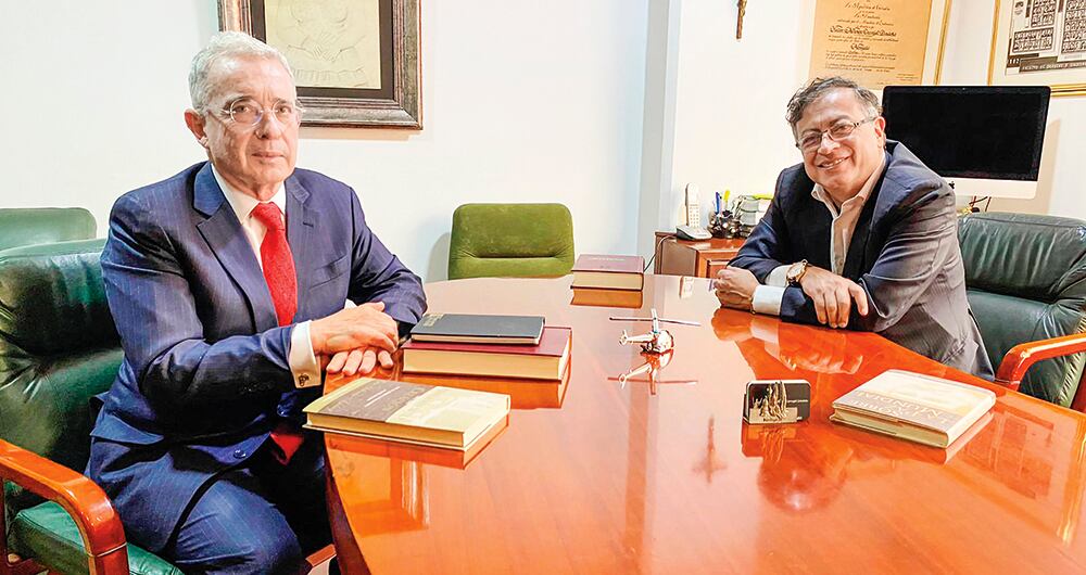 Hasta ahora, los petristas solo reconocen como sus representantes en el gabinete a Muhamad y a Ariza. La reunión entre Álvaro Uribe y Gustavo Petro no cayó bien en la parte más radical del Pacto Histórico.