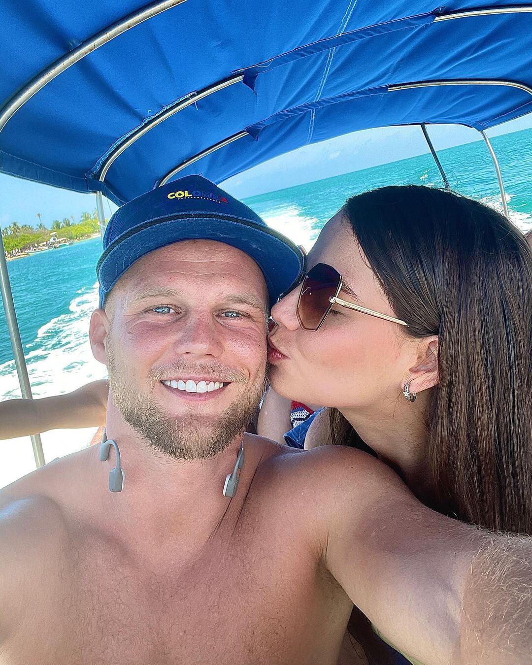 La pareja anunció su noviazgo a través de las redes sociales