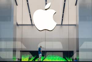 HONG KONG, CHINA - 2021/08/10: American multinational technology company Apple store seen in Hong Kong. (Photo by Budrul Chukrut/SOPA Images/LightRocket via Getty Images)