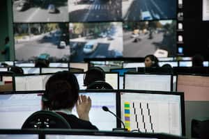 Desde radios hasta soluciones de IA, la empresa innova para satisfacer las cambiantes necesidades de seguridad de las comunidades y empresas de todo el país y el mundo.