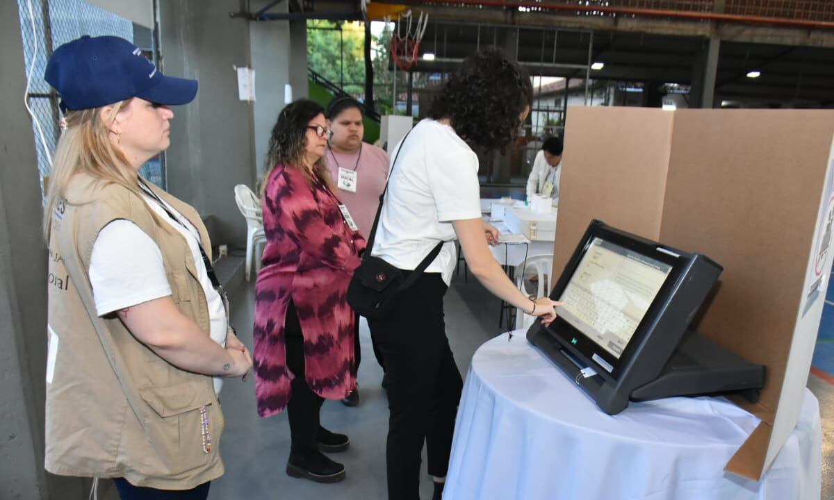 Elecciones en Paraguay: abiertas oficialmente las urnas.