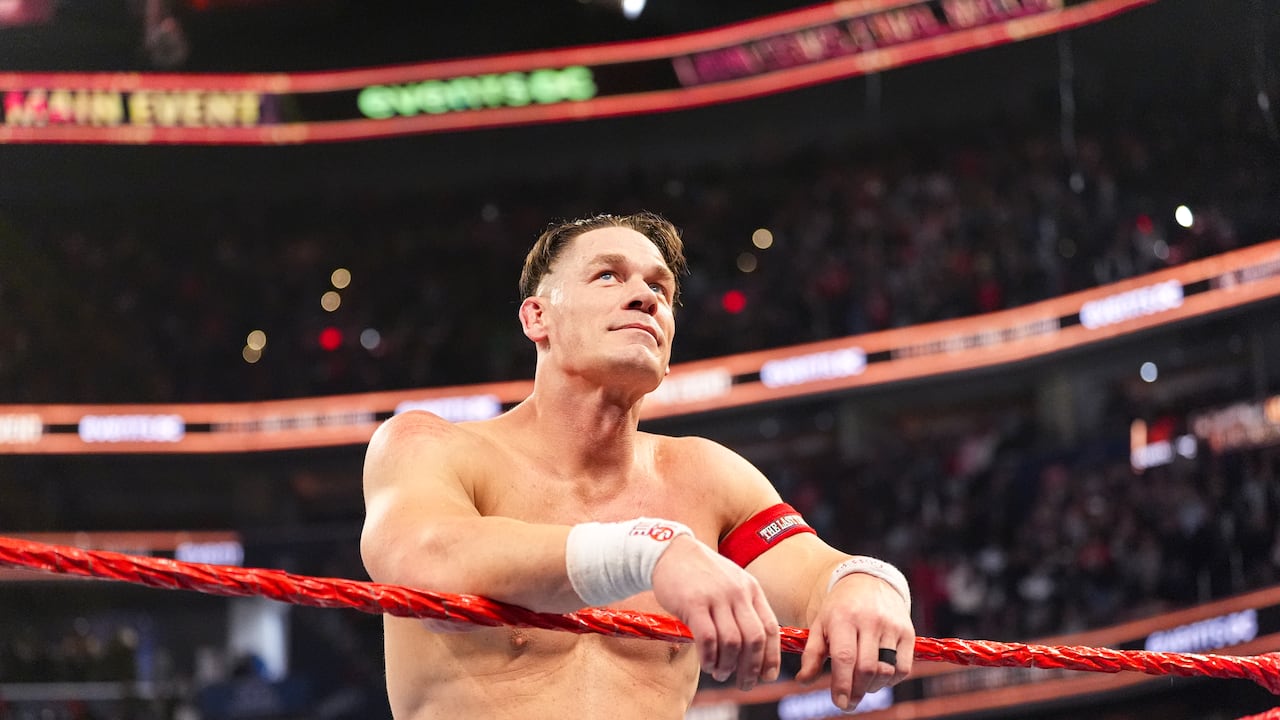 John Cena recibiendo la ovación del público en Washington DC