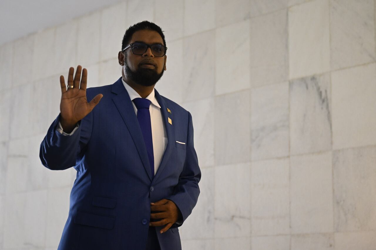 Irfaan Ali le preguntó al periodista si le pagaban.