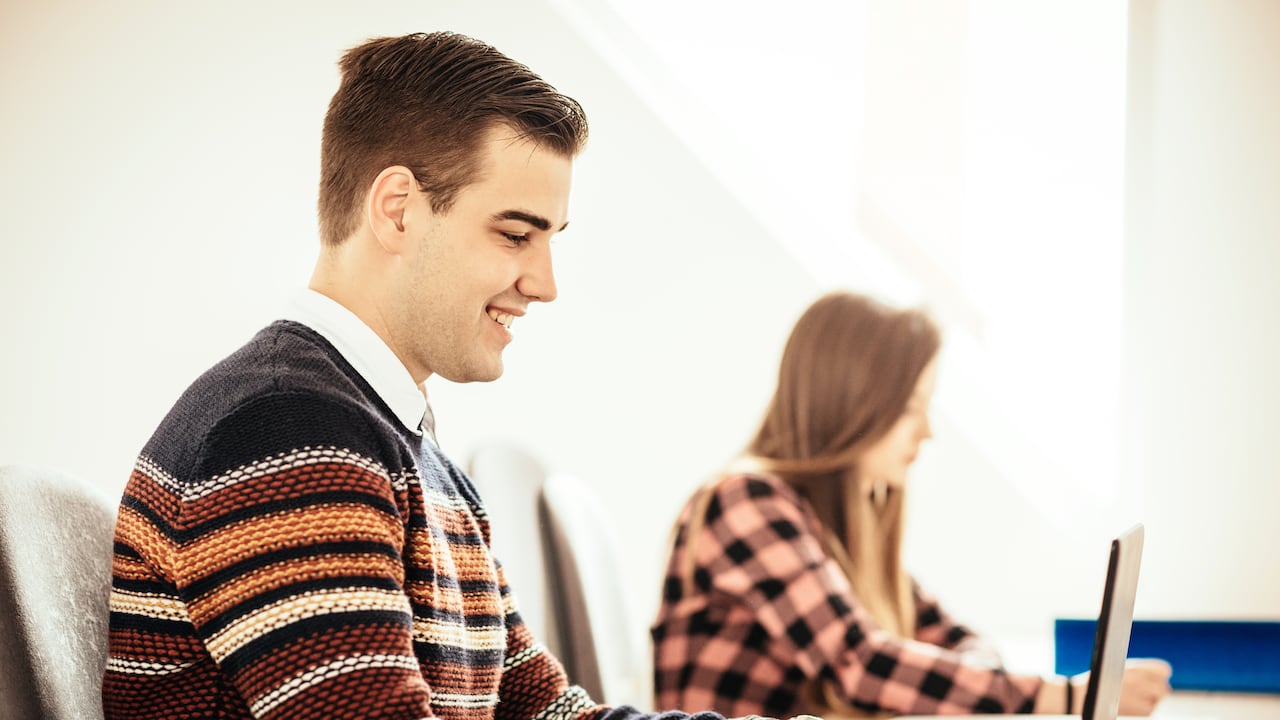 Cursos virtuales. Drazen / Getty Images.