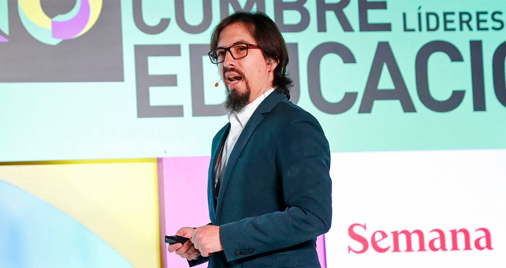 Nicolás Reyes Oficial de Educación de la Unesco