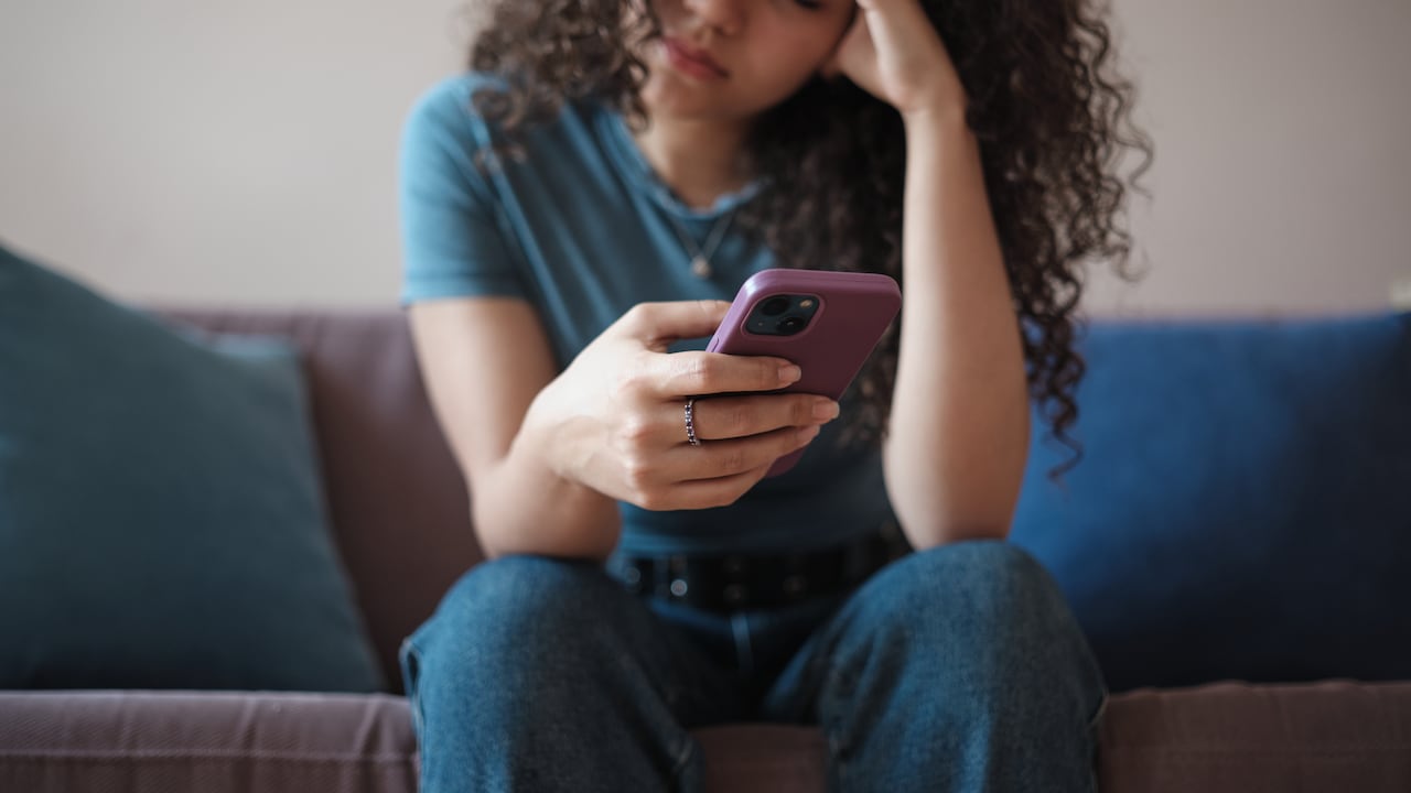 Cuando la pantalla se congela, algunas combinaciones de botones pueden reactivar el dispositivo.