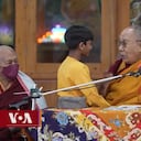 Video en el que aparece el Dalai Lama, Tenzin Gyatso, besando a un niño en la boca durante un oficio religioso