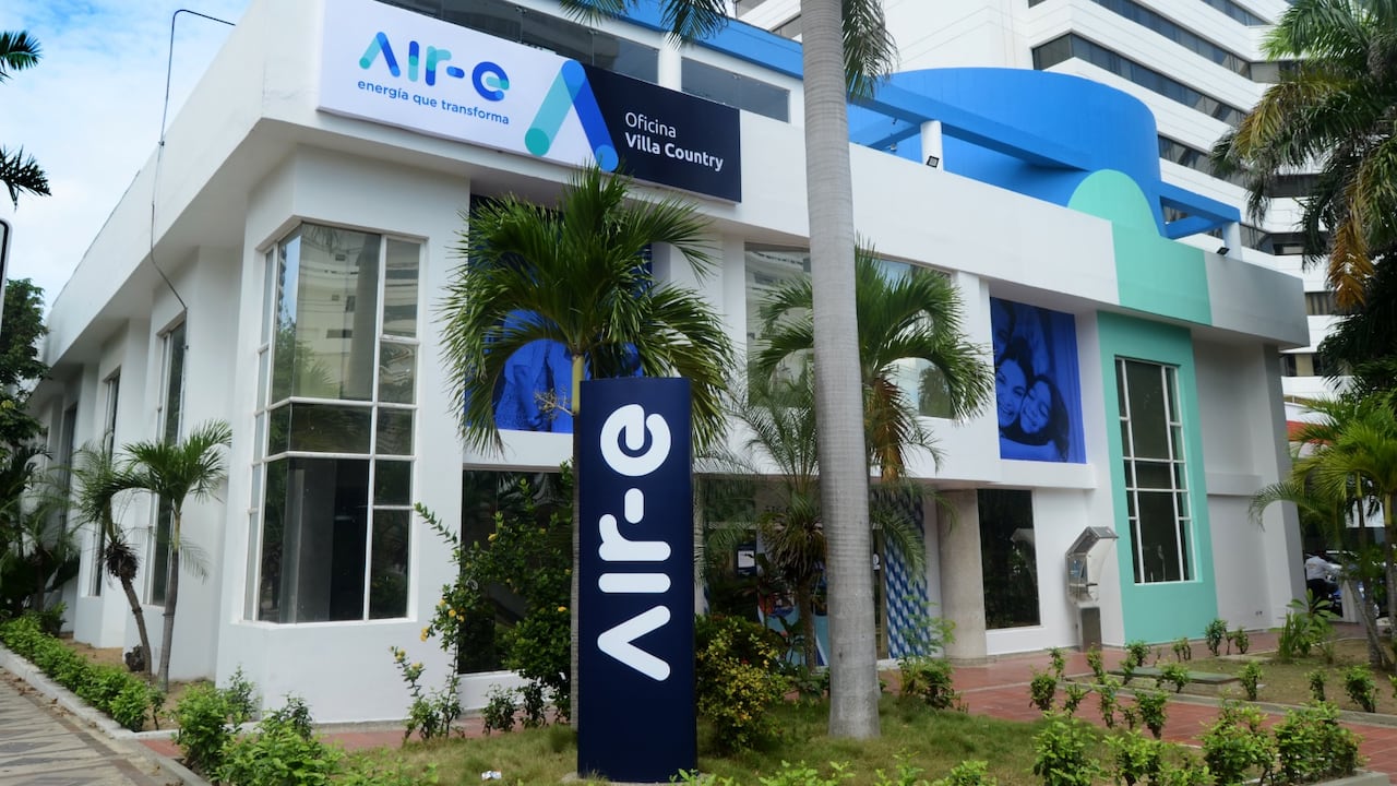 El objetivo de las medidas es mantener a flote a Air-e