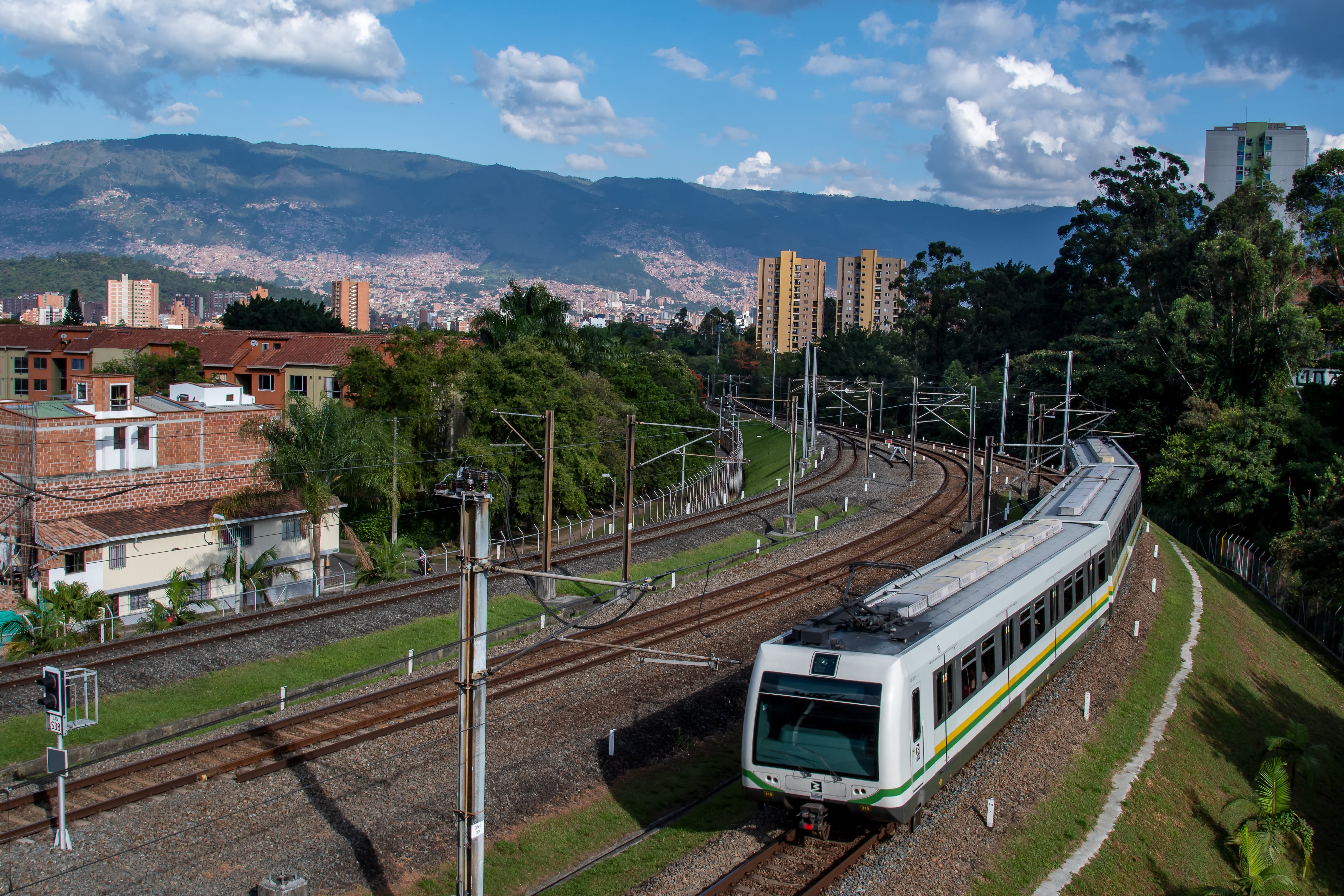 El DANE evidenció una disminución en la cantidad de usuarios movilizados en las principales áreas metropolitanas del país.