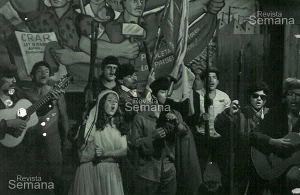 Reunión de guerrilleros durante un acto en los años setenta.