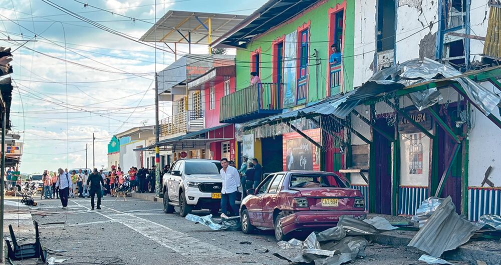  Los atentados con explosivos se presentan casi a diario en cualquier rincón del departamento, así como los enfrentamientos entre estructuras criminales.
