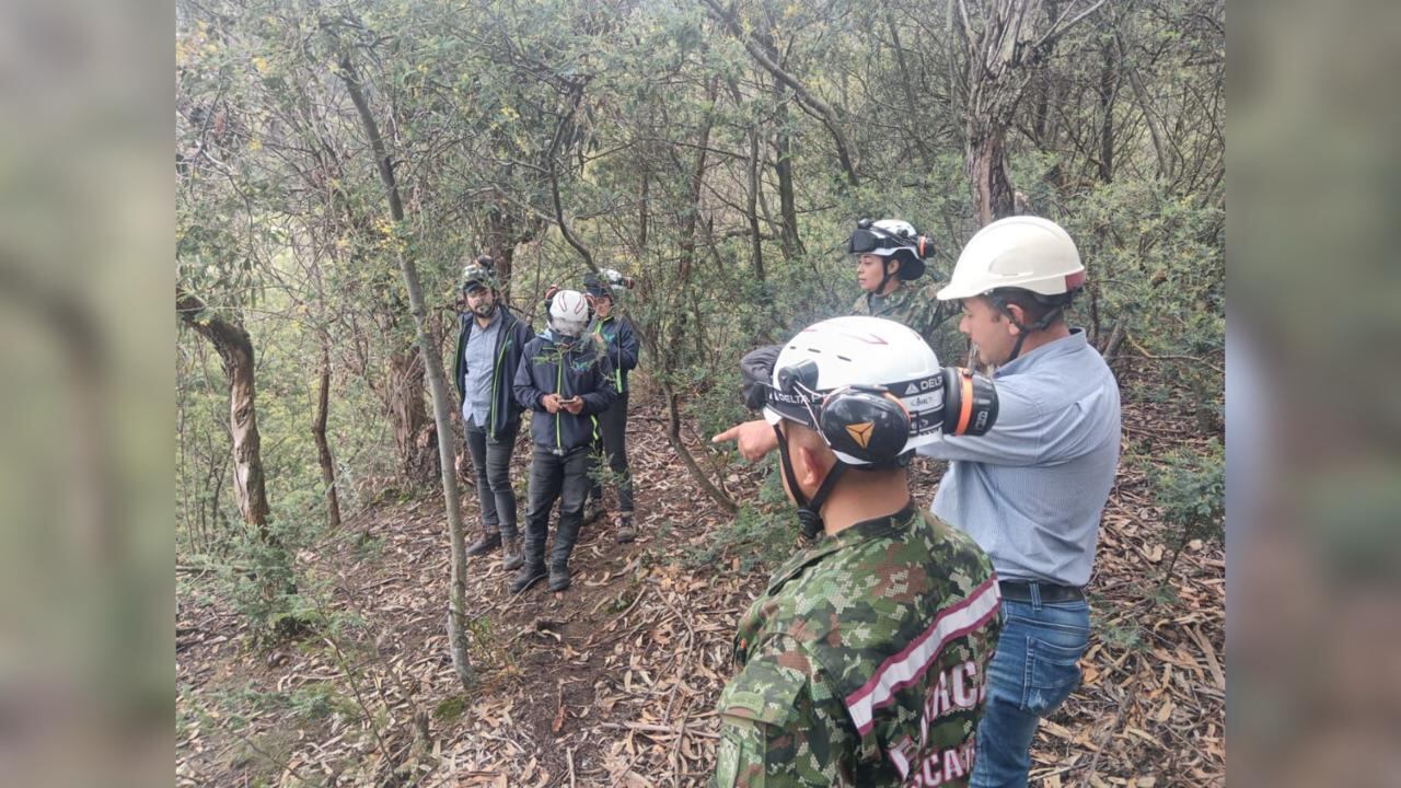Ingenieros Militares del Ejército apoyan labores de verificación y monitoreo de la emergencia en cerros orientales de Bogotá